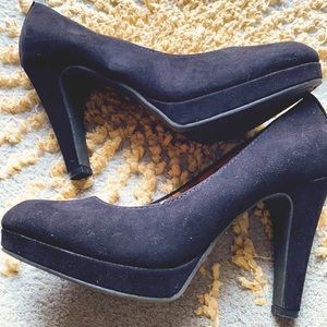 NEW UNLISTED black Suede Womens 1/2” platform pump sz 6 1/2 . Cushioned 4”heel